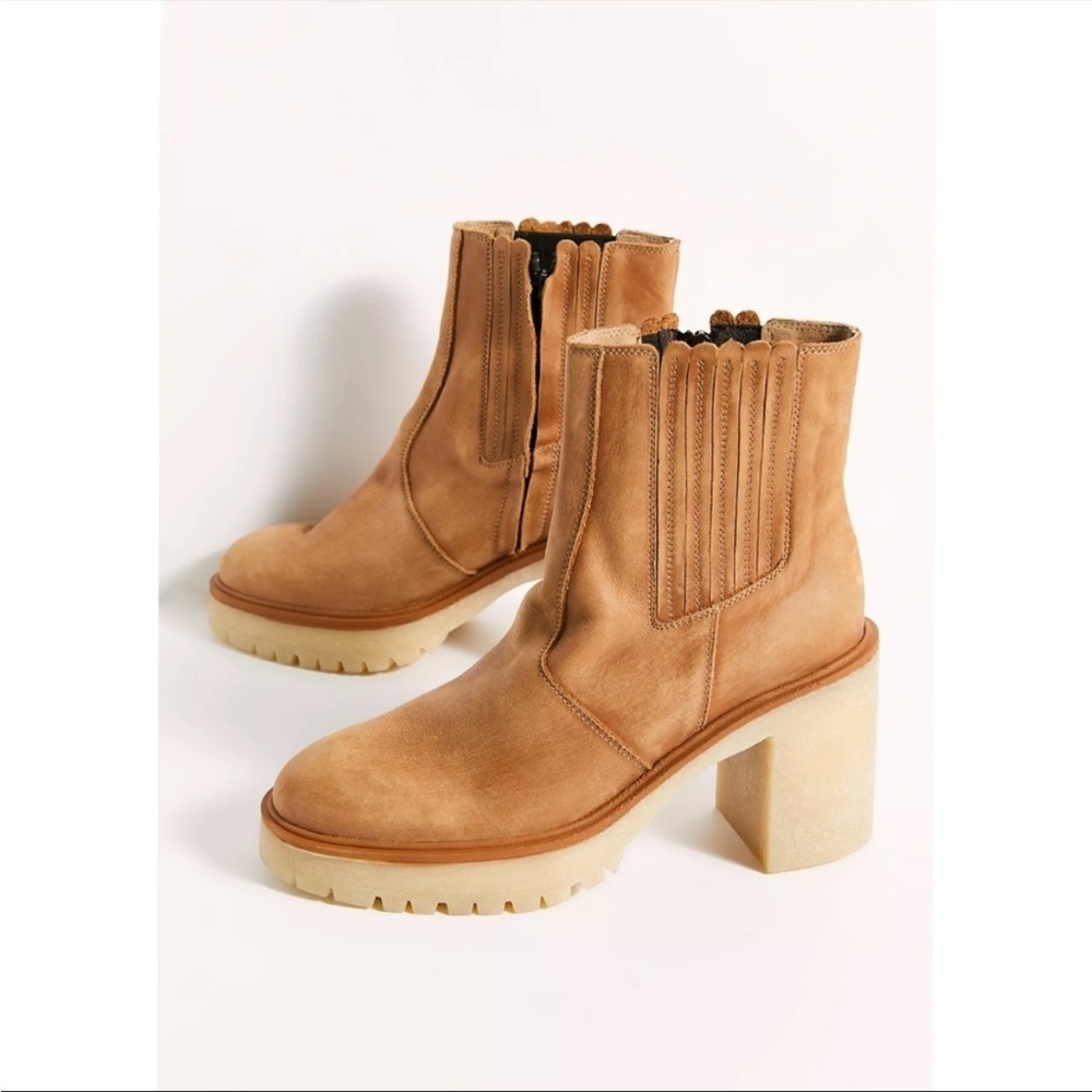 NEW FREE PEOPLE James Leather Chelsea Tan Chunky Gum Sole Boots